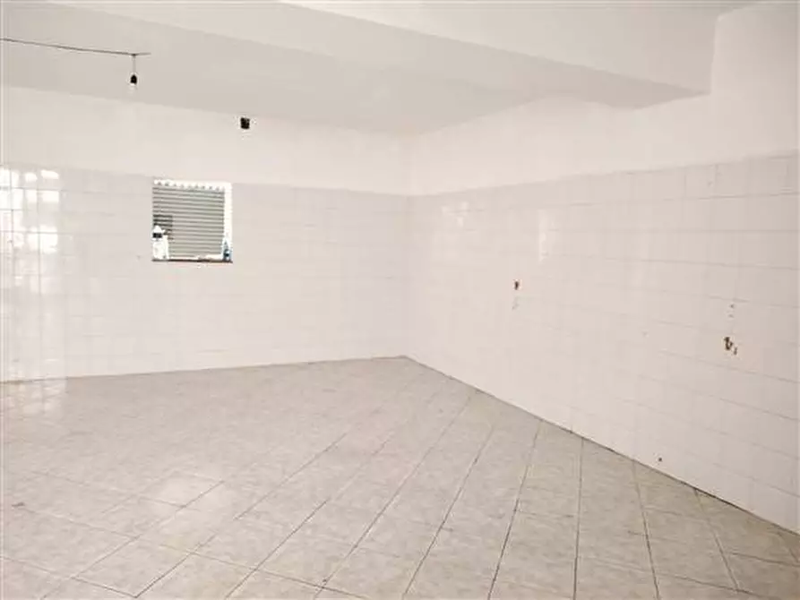 Immagine 9 di Attività commerciale in affitto  in CORSO VITTORIO EMANUELE a Floridia