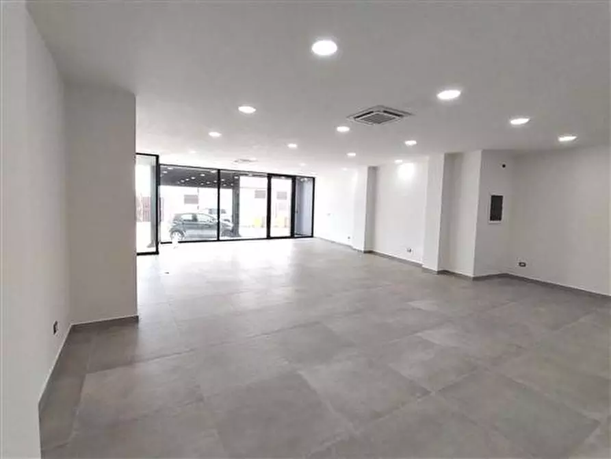 Immagine 7 di Attività commerciale in affitto  in PIO LA TORRE a Floridia