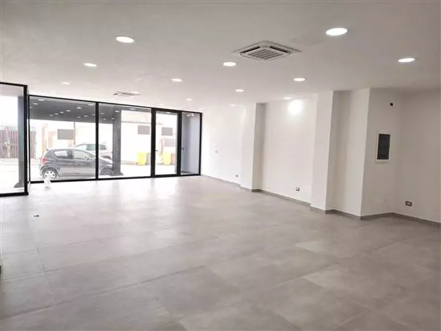 Immagine 3 di Attività commerciale in affitto  in PIO LA TORRE a Floridia