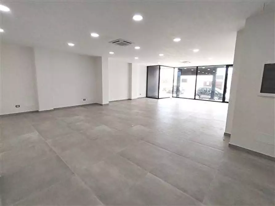 Immagine 4 di Attività commerciale in affitto  in PIO LA TORRE a Floridia
