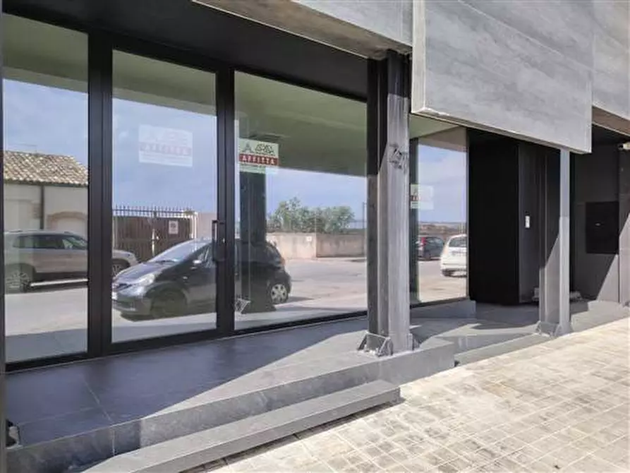 Immagine 11 di Attività commerciale in affitto  in PIO LA TORRE a Floridia