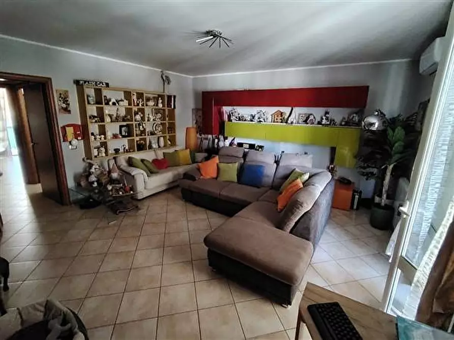 Immagine 17 di Appartamento in affitto  a Floridia