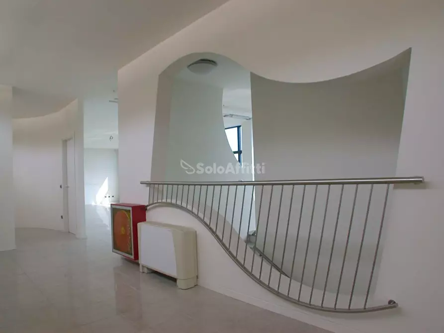 Immagine 13 di Ufficio in affitto  a Pesaro