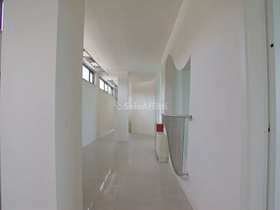 Immagine 14 di Ufficio in affitto  a Pesaro