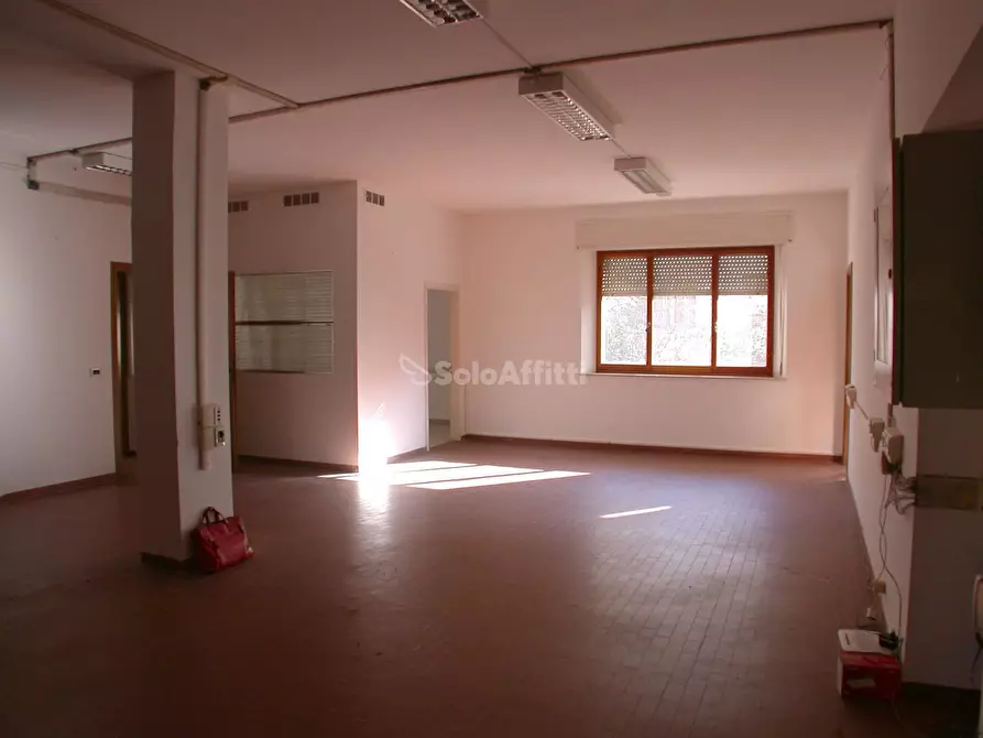 Immagine 2 di Locale commerciale in affitto  a Fano