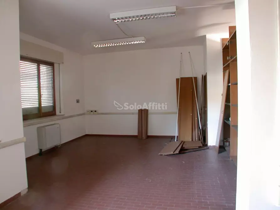 Immagine 3 di Locale commerciale in affitto  a Fano