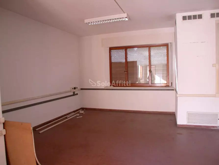 Immagine 6 di Locale commerciale in affitto  a Fano