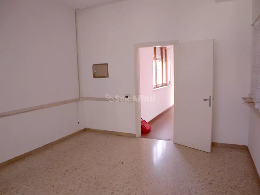 Immagine 7 di Locale commerciale in affitto  a Fano