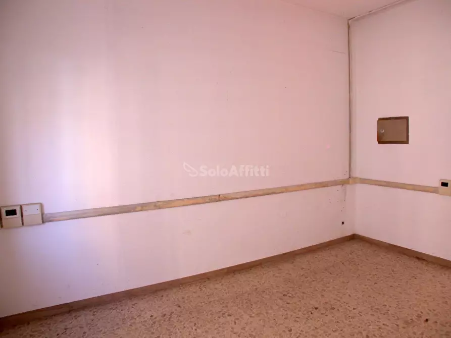 Immagine 8 di Locale commerciale in affitto  a Fano