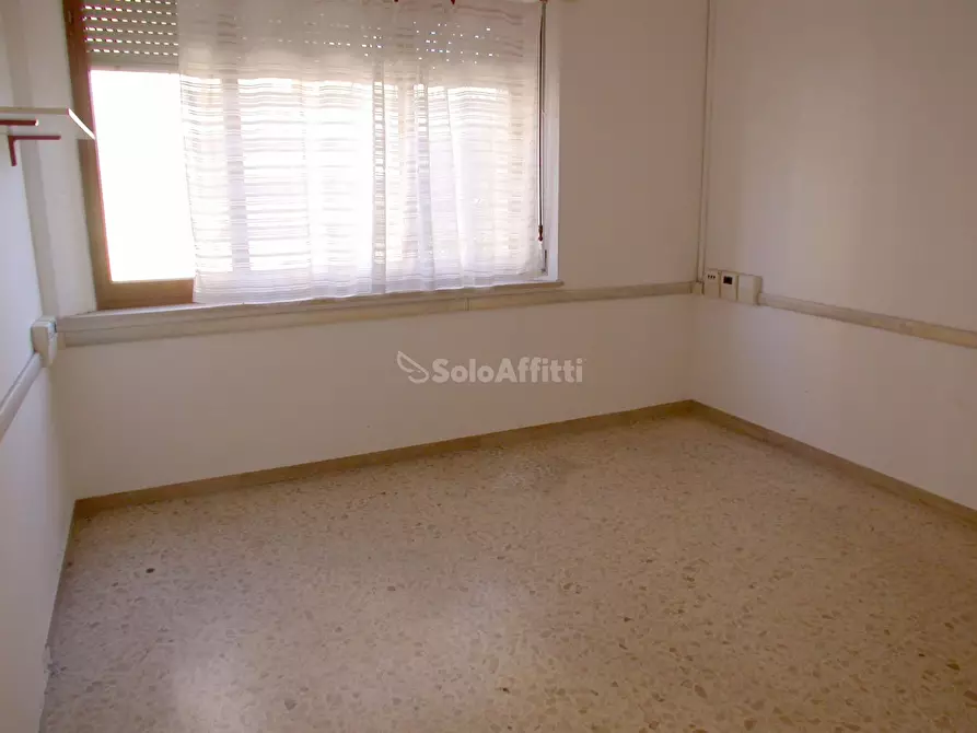 Immagine 9 di Locale commerciale in affitto  a Fano