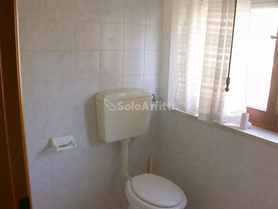 Immagine 13 di Locale commerciale in affitto  a Fano