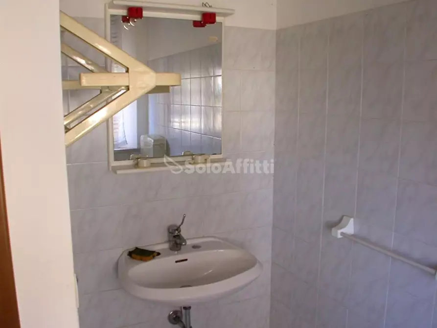 Immagine 12 di Locale commerciale in affitto  a Fano