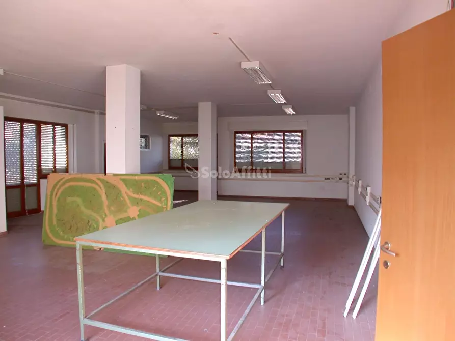 Immagine 14 di Locale commerciale in affitto  a Fano
