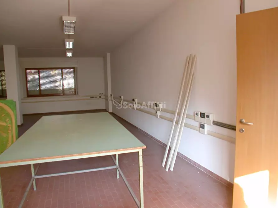 Immagine 15 di Locale commerciale in affitto  a Fano