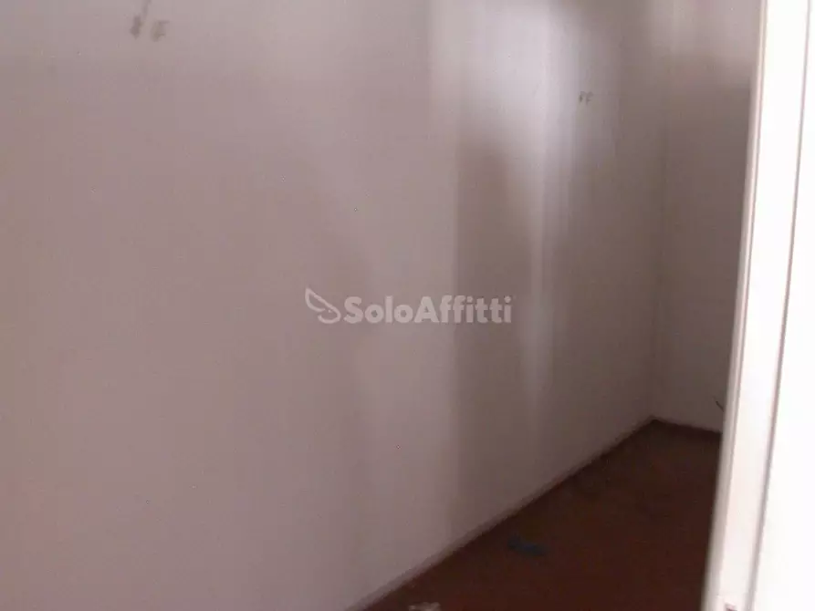 Immagine 16 di Locale commerciale in affitto  a Fano