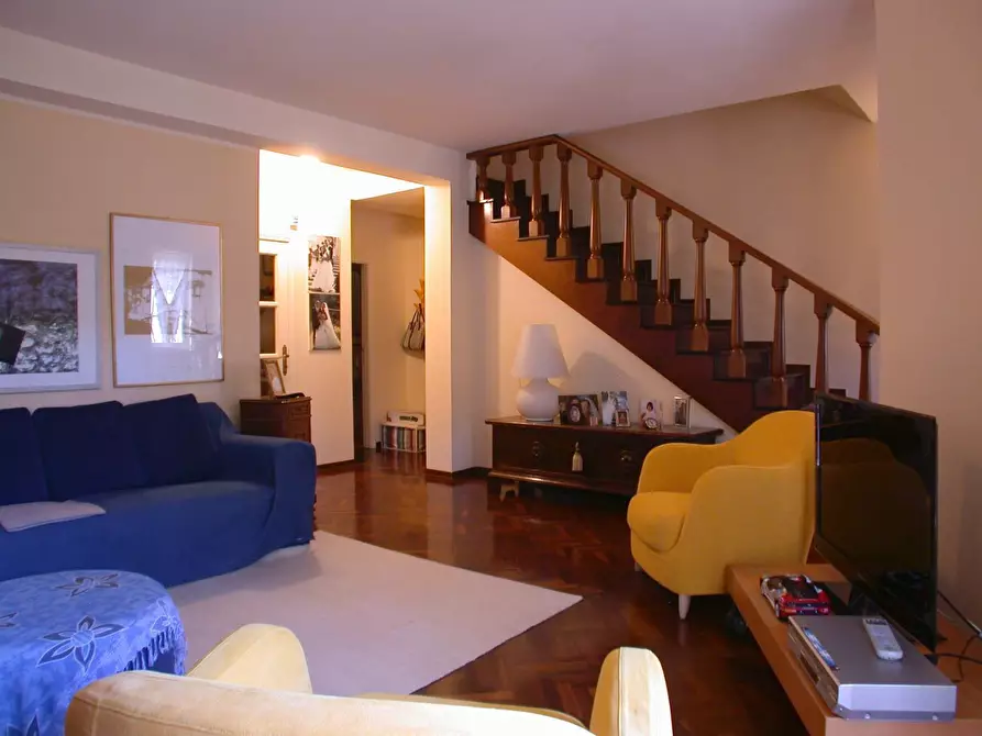 Immagine 5 di Casa bifamiliare in vendita  a Fano