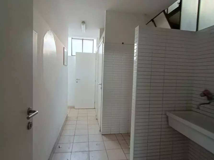 Immagine 10 di Capannone industriale in affitto  a Pesaro