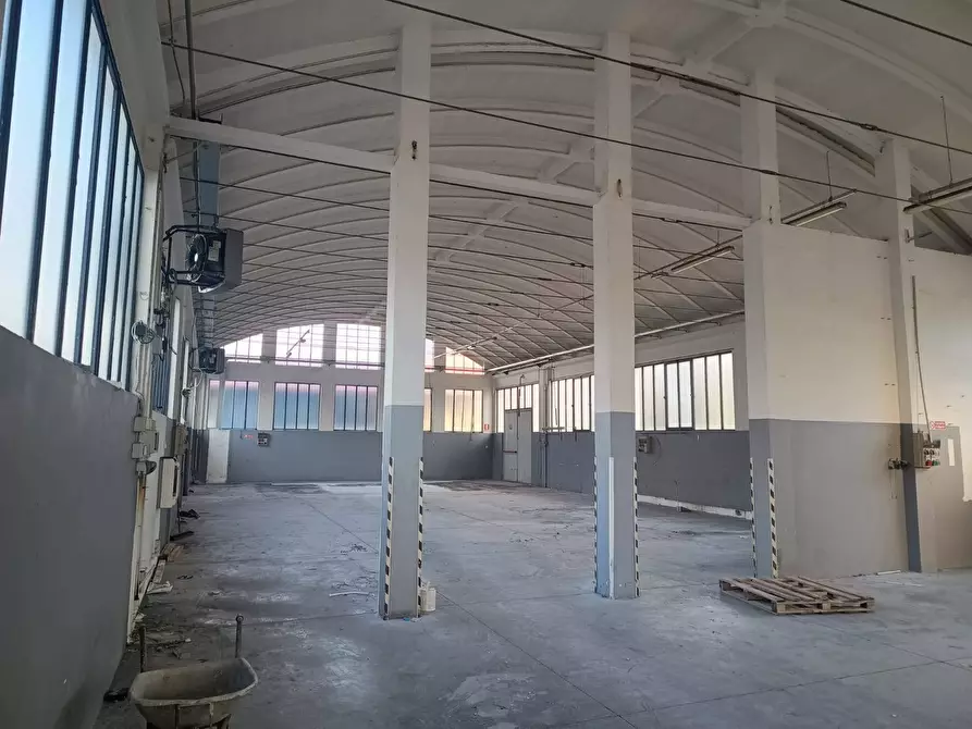 Immagine 1 di Capannone industriale in affitto  a Pesaro