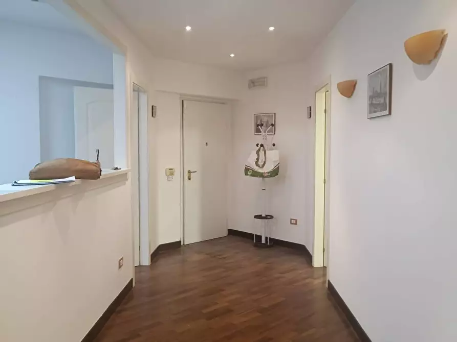 Immagine 2 di Ufficio in affitto  a Pesaro