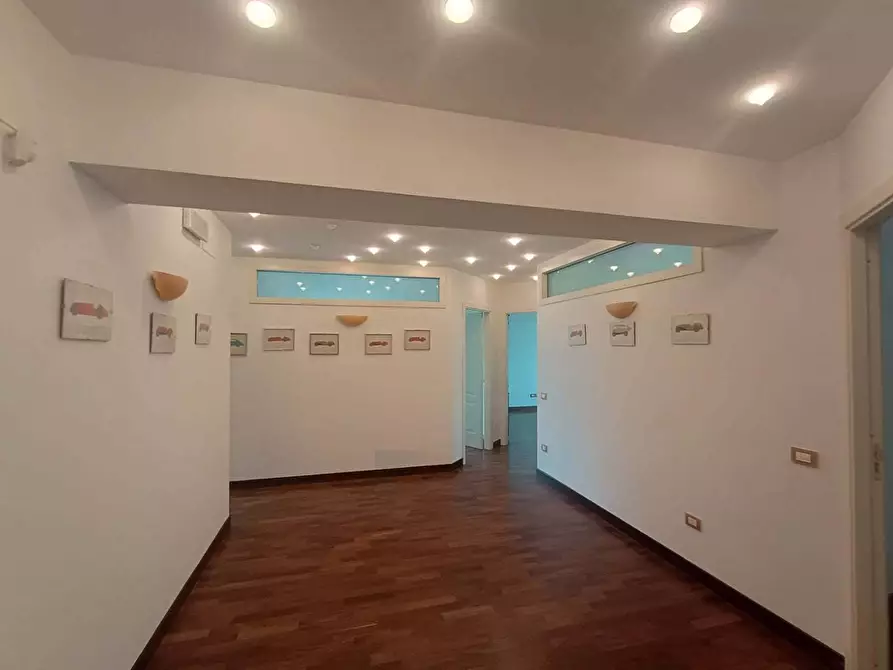 Immagine 6 di Ufficio in affitto  a Pesaro