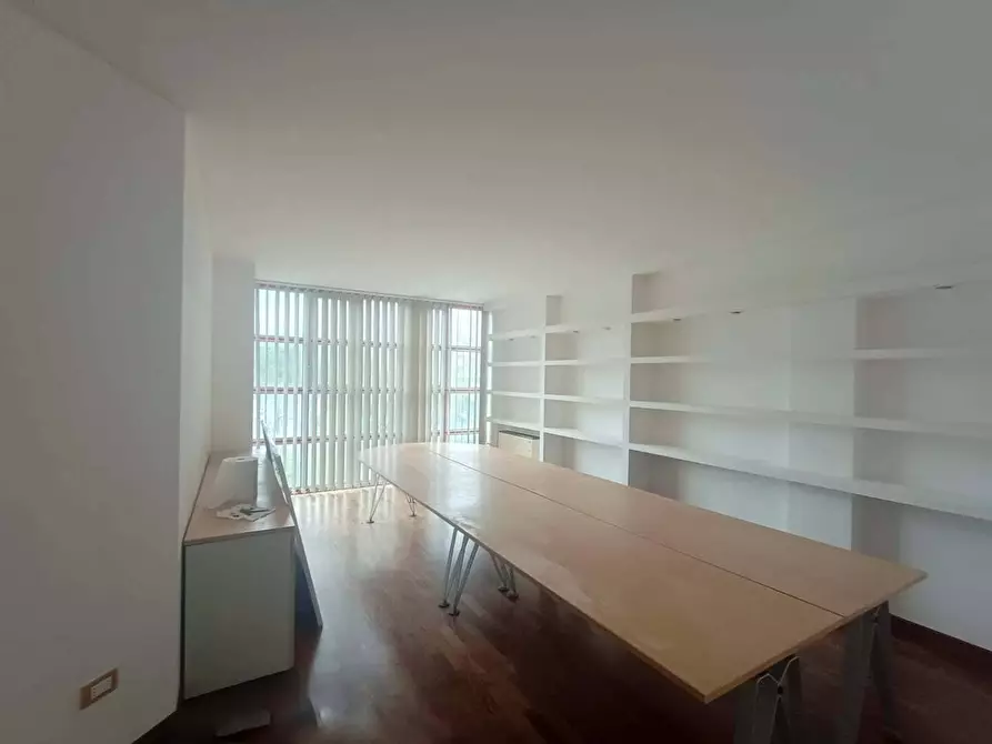 Immagine 7 di Ufficio in affitto  a Pesaro