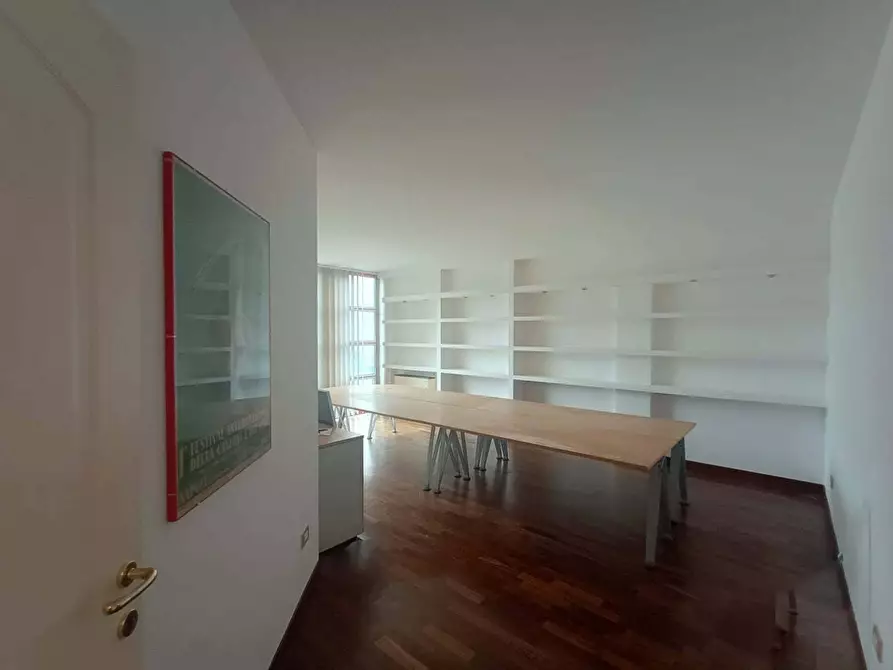 Immagine 9 di Ufficio in affitto  a Pesaro