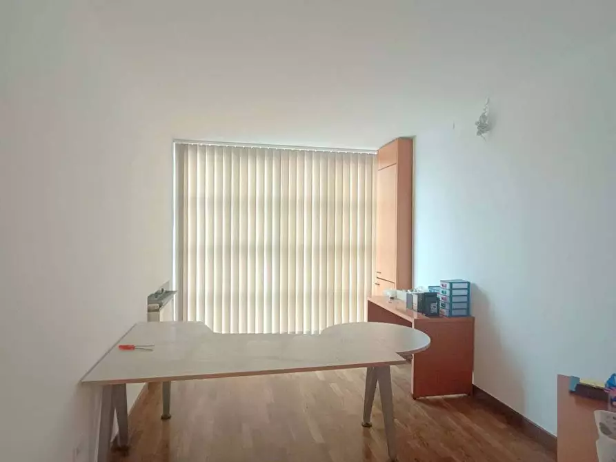 Immagine 10 di Ufficio in affitto  a Pesaro