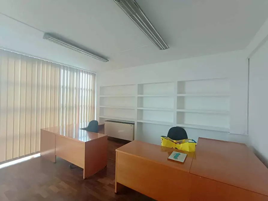 Immagine 18 di Ufficio in affitto  a Pesaro