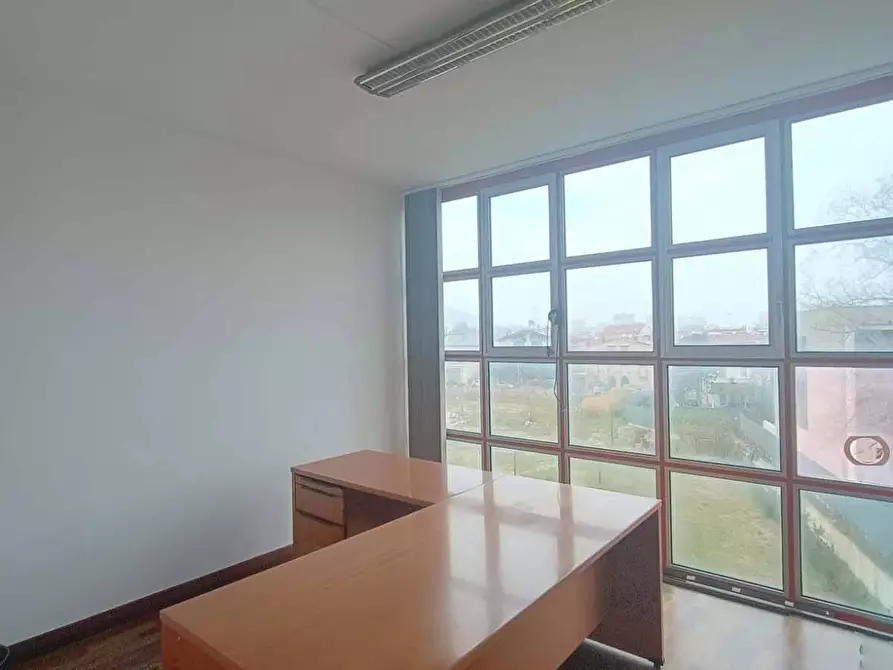 Immagine 20 di Ufficio in affitto  a Pesaro