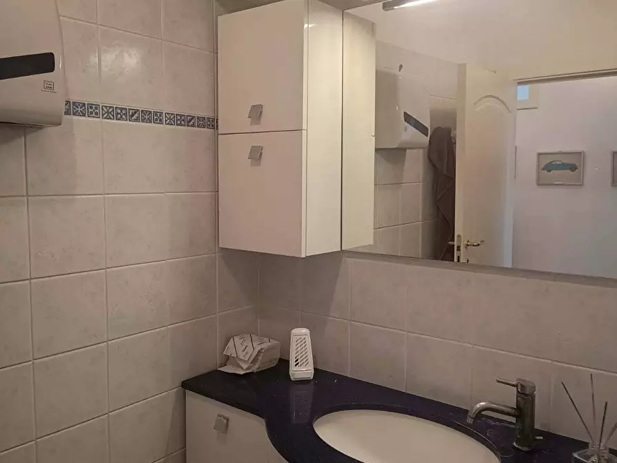 Immagine 21 di Ufficio in affitto  a Pesaro