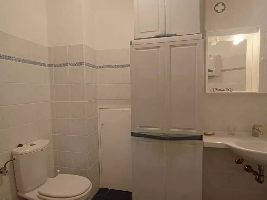 Immagine 23 di Ufficio in affitto  a Pesaro