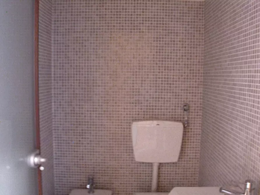 Immagine 4 di Ufficio in affitto  a Fano