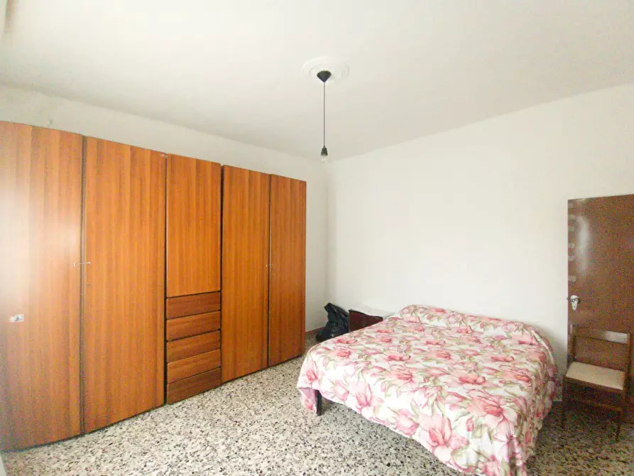 Immagine 10 di Camera in vendita  in Galleria Dei Fonditori a Pesaro