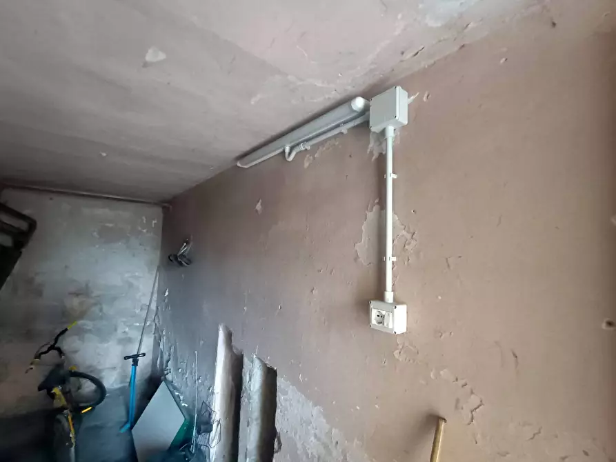 Immagine 21 di Camera in vendita  in Galleria Dei Fonditori a Pesaro