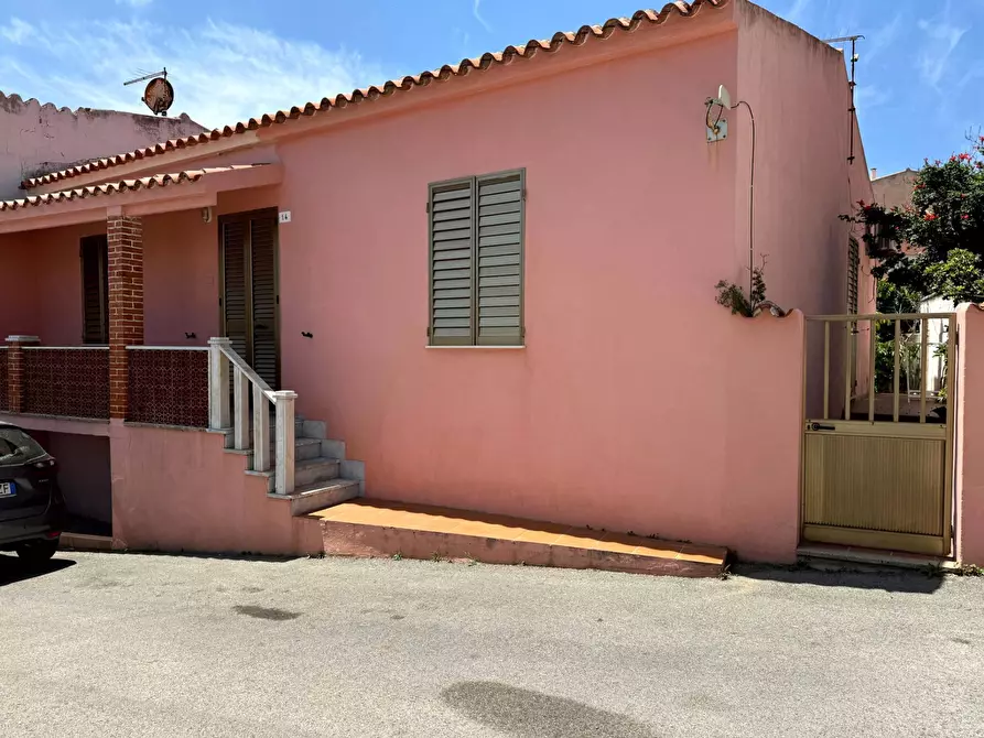 Immagine 1 di Casa semindipendente in vendita  in Via Lazio a Santa Teresa Gallura