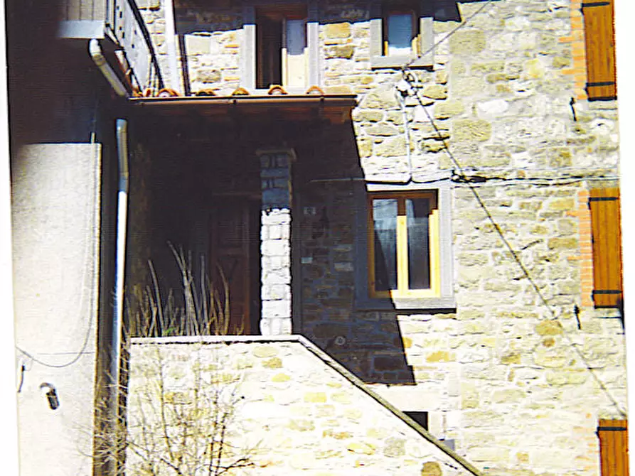 Immagine 1 di Palazzo in vendita  a Chitignano
