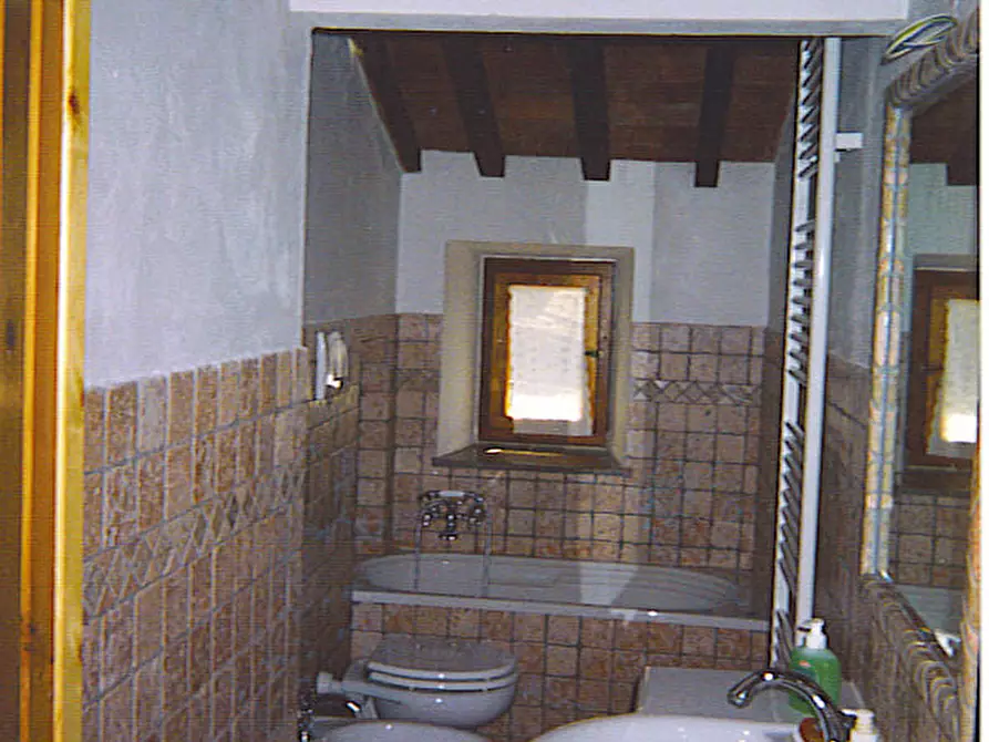 Immagine 7 di Casa semindipendente in vendita  a Chitignano