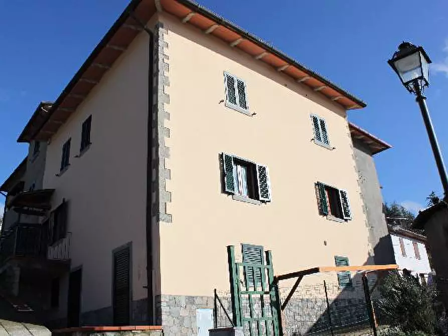 Immagine 1 di Palazzo in vendita  in Via Della Civitella a Poppi