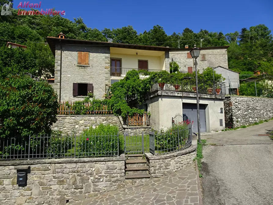 Immagine 1 di Casa bifamiliare in vendita  in via del Doccione a Chiusi Della Verna