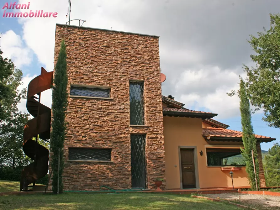 Immagine 1 di Villa in vendita  a Bibbiena