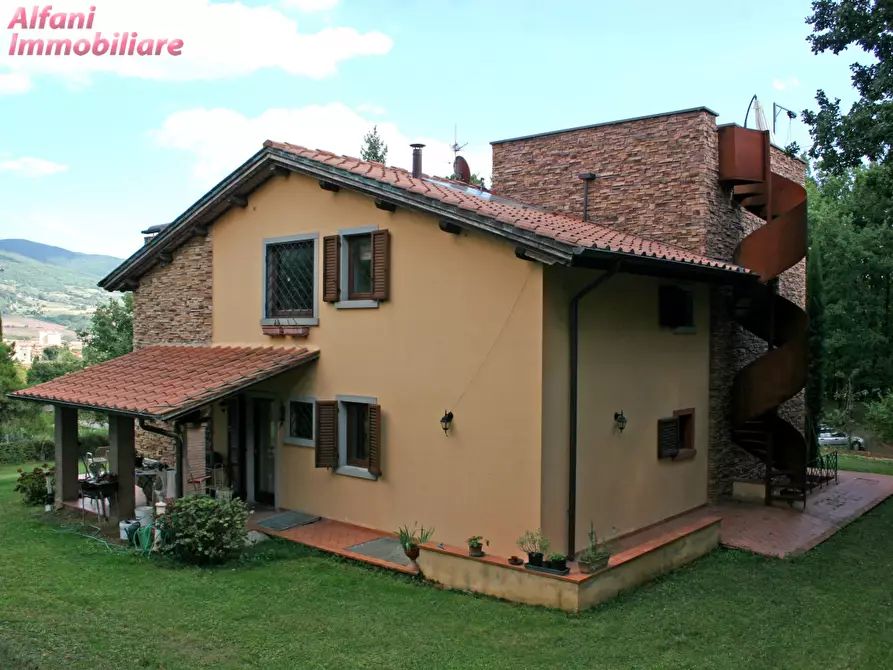 Immagine 9 di Villa in vendita  a Bibbiena