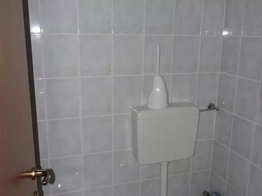 Immagine 3 di Locale commerciale in vendita  in LOC. PALAZZETTO a Bibbiena