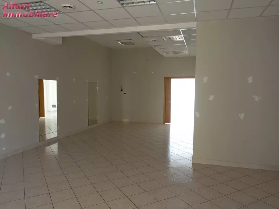 Immagine 4 di Locale commerciale in vendita  in LOC. PALAZZETTO a Bibbiena