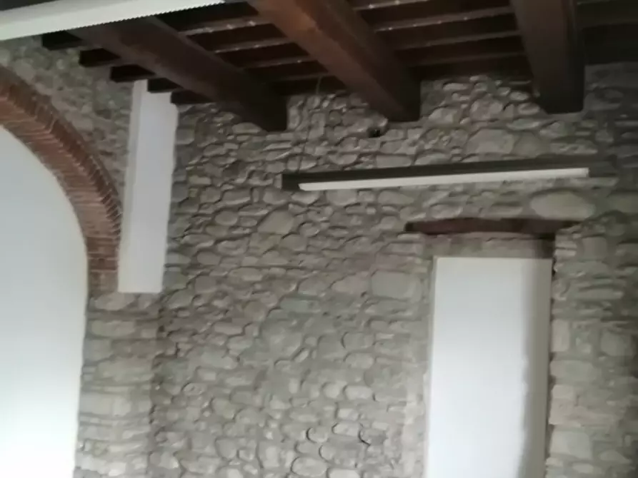 Immagine 3 di Locale commerciale in affitto  in P.zza V.Veneto a Castel San Niccolò