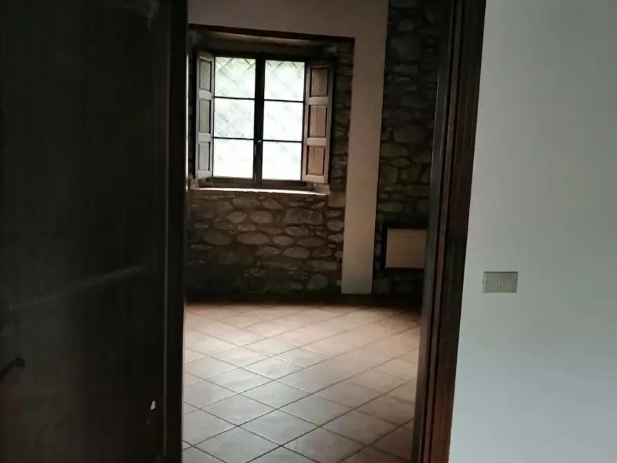 Immagine 4 di Locale commerciale in affitto  in P.zza V.Veneto a Castel San Niccolò