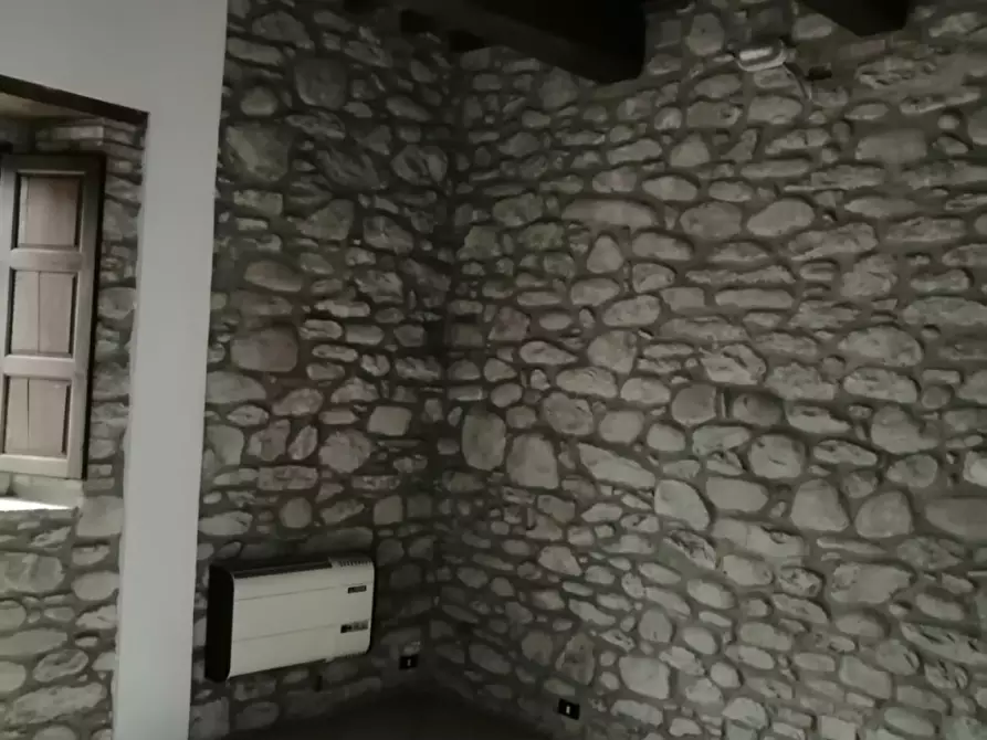 Immagine 5 di Locale commerciale in affitto  in P.zza V.Veneto a Castel San Niccolò