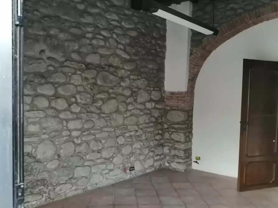 Immagine 6 di Locale commerciale in affitto  in P.zza V.Veneto a Castel San Niccolò