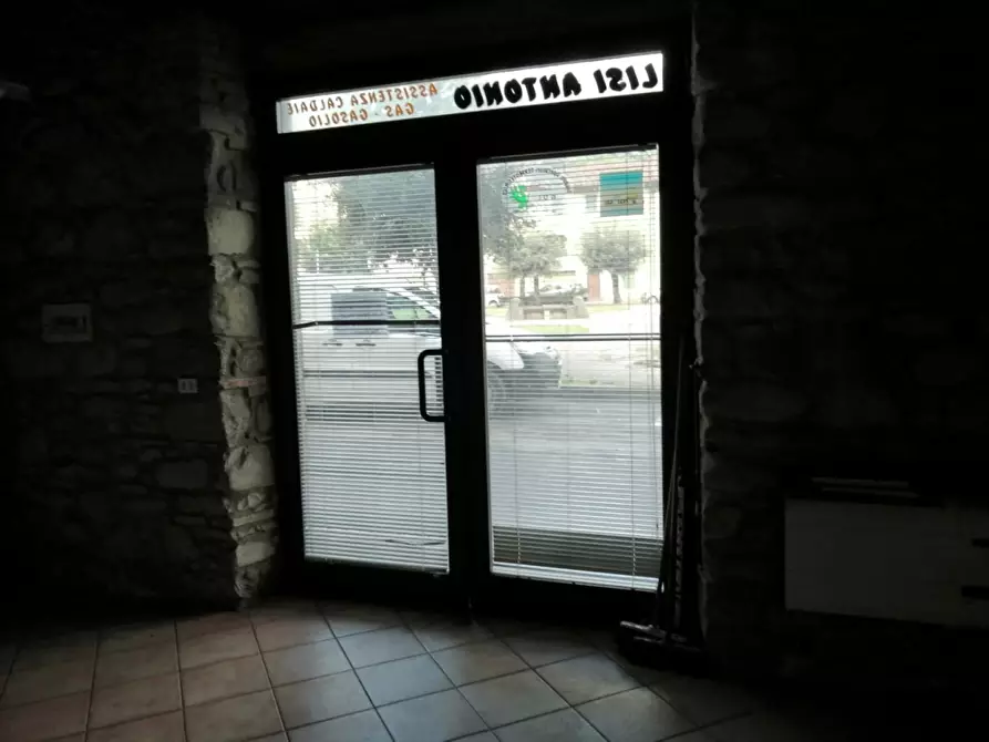 Immagine 11 di Locale commerciale in affitto  in P.zza V.Veneto a Castel San Niccolò