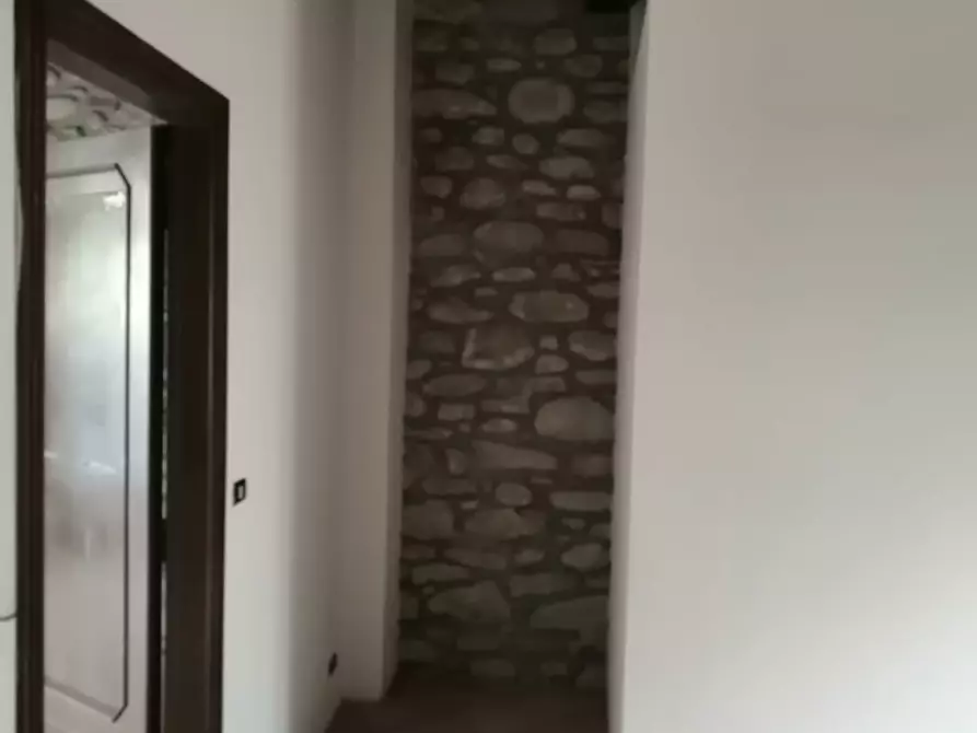 Immagine 12 di Locale commerciale in affitto  in P.zza V.Veneto a Castel San Niccolò