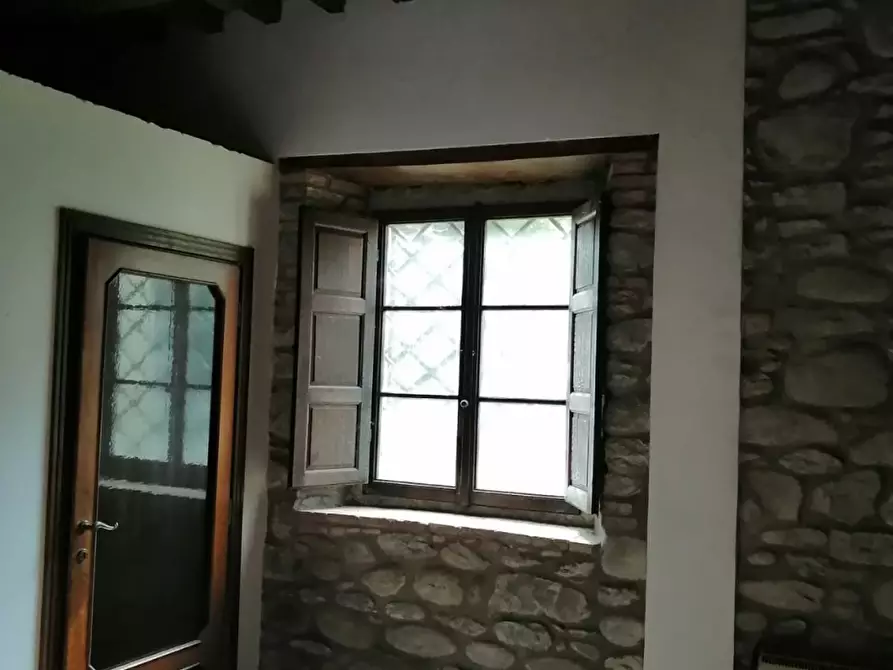 Immagine 13 di Locale commerciale in affitto  in P.zza V.Veneto a Castel San Niccolò